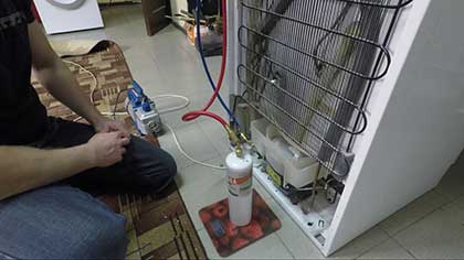 Намерзает лёд на задней стенке холодильника Electrolux