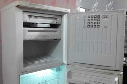Не морозит верхняя камера холодильника Electrolux