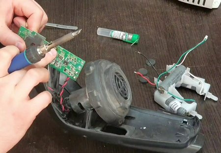 Отключается пылесос Electrolux