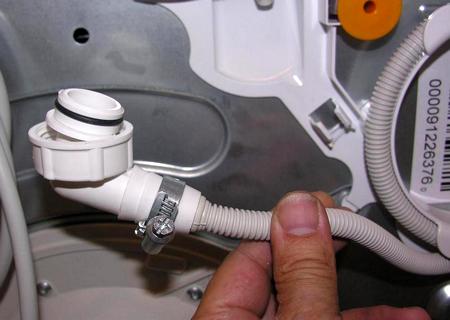 Посудомойка Electrolux не набирает воду