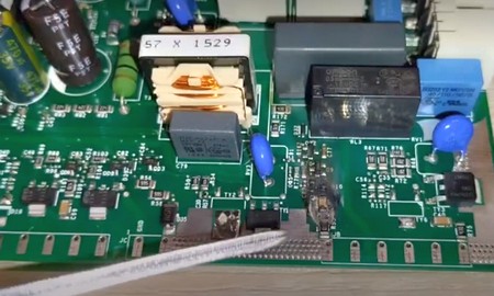 Посудомоечная машина Electrolux постоянно сливает воду
