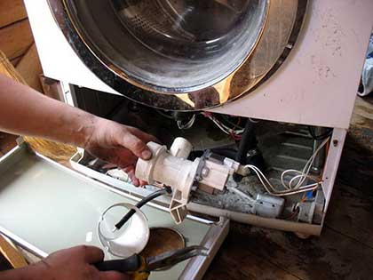 Стиральная машина Electrolux гудит
