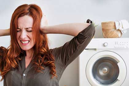 Стиральная машина Electrolux гудит