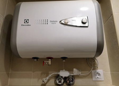 Установка водонагревателя Electrolux