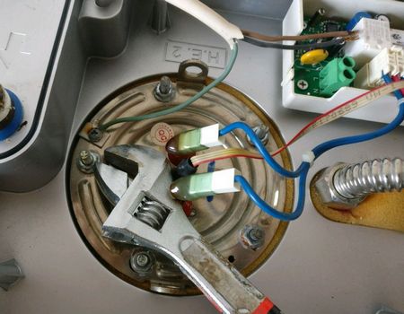 Замена анода в водонагревателе Electrolux